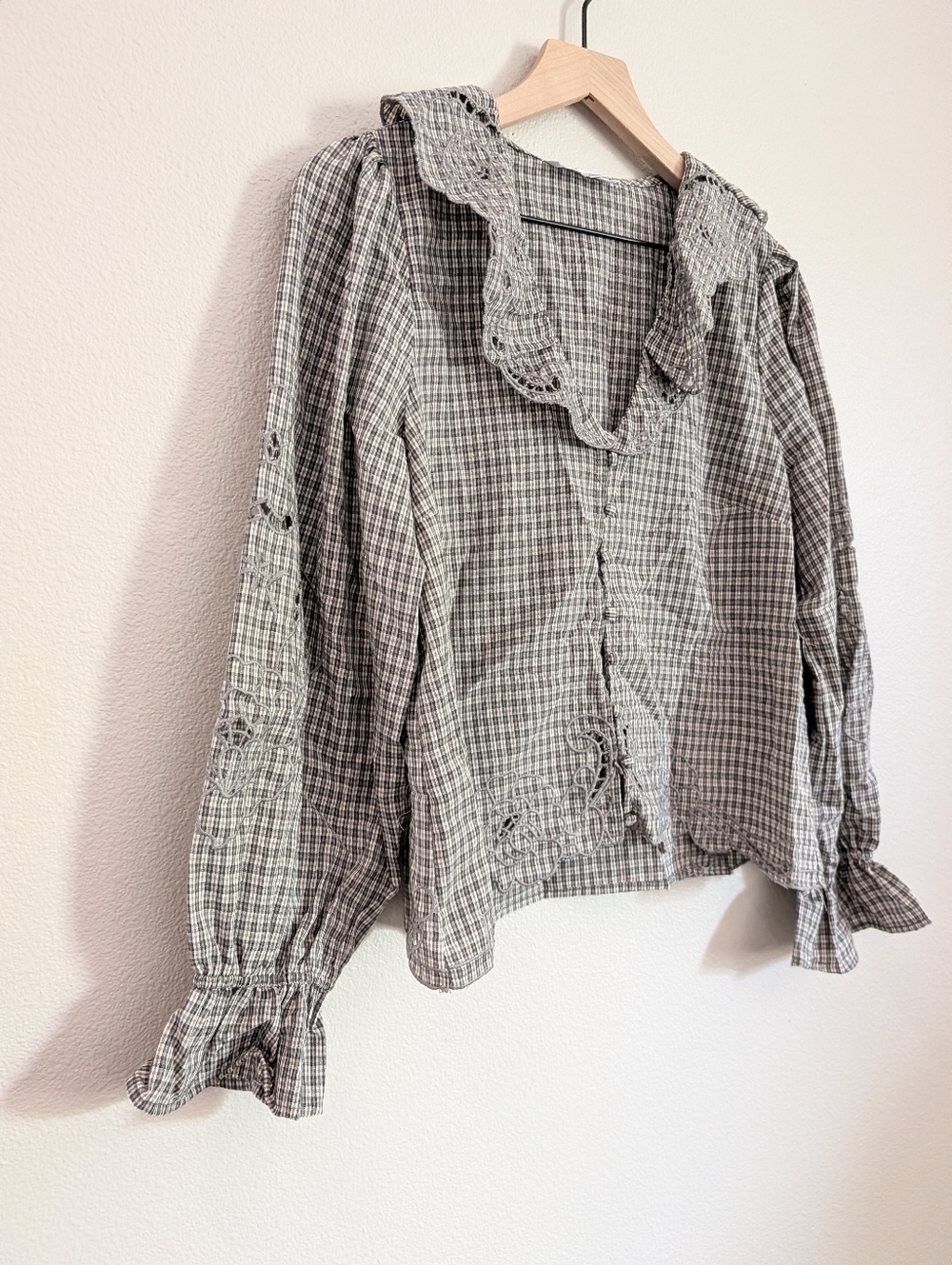 RAISONNEL Ruffled Embroidered Buttondown Top In Brown Pattern Size Small - Picture 6 of 12